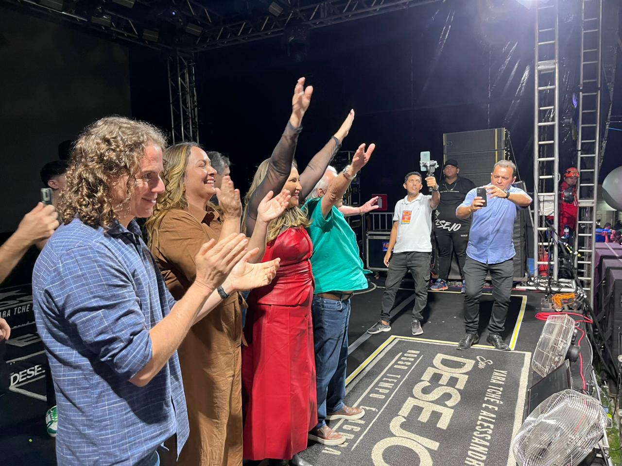Veneziano participa do São João em Cajazeiras com a prefeita Corrinha, deputado Júnior Araújo, Zé Aldemir e grupo político, que reafirmam apoio à sua reeleição