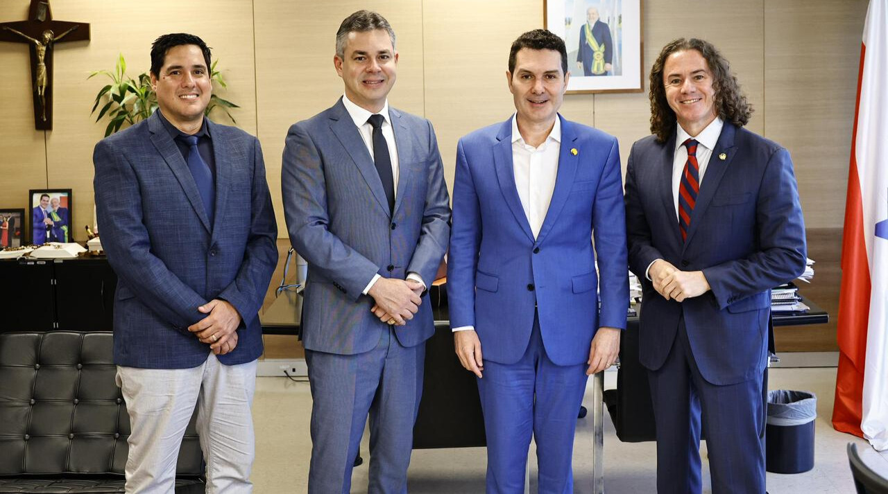 Veneziano acompanha prefeito de Cabedelo em audiência no Ministério das Cidades para tratar de obras de drenagem