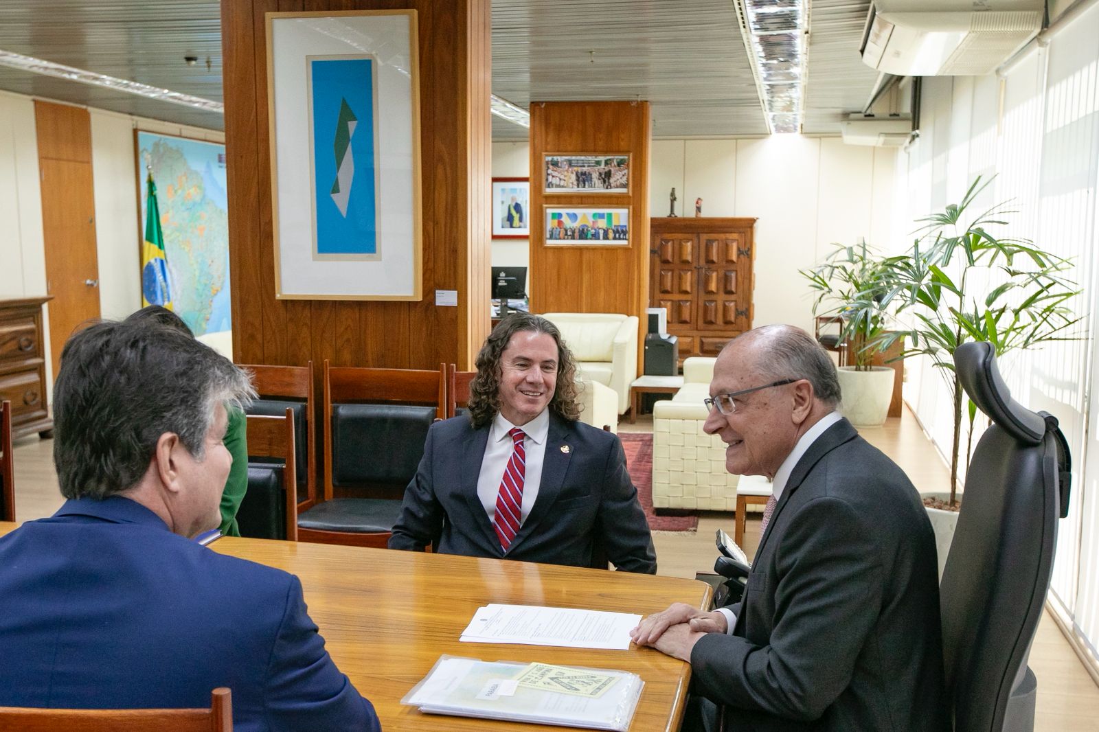 Veneziano se reúne com Geraldo Alckmin para tratar dos efeitos do tarifaço para o setor sucroalcooleiro da Paraíba