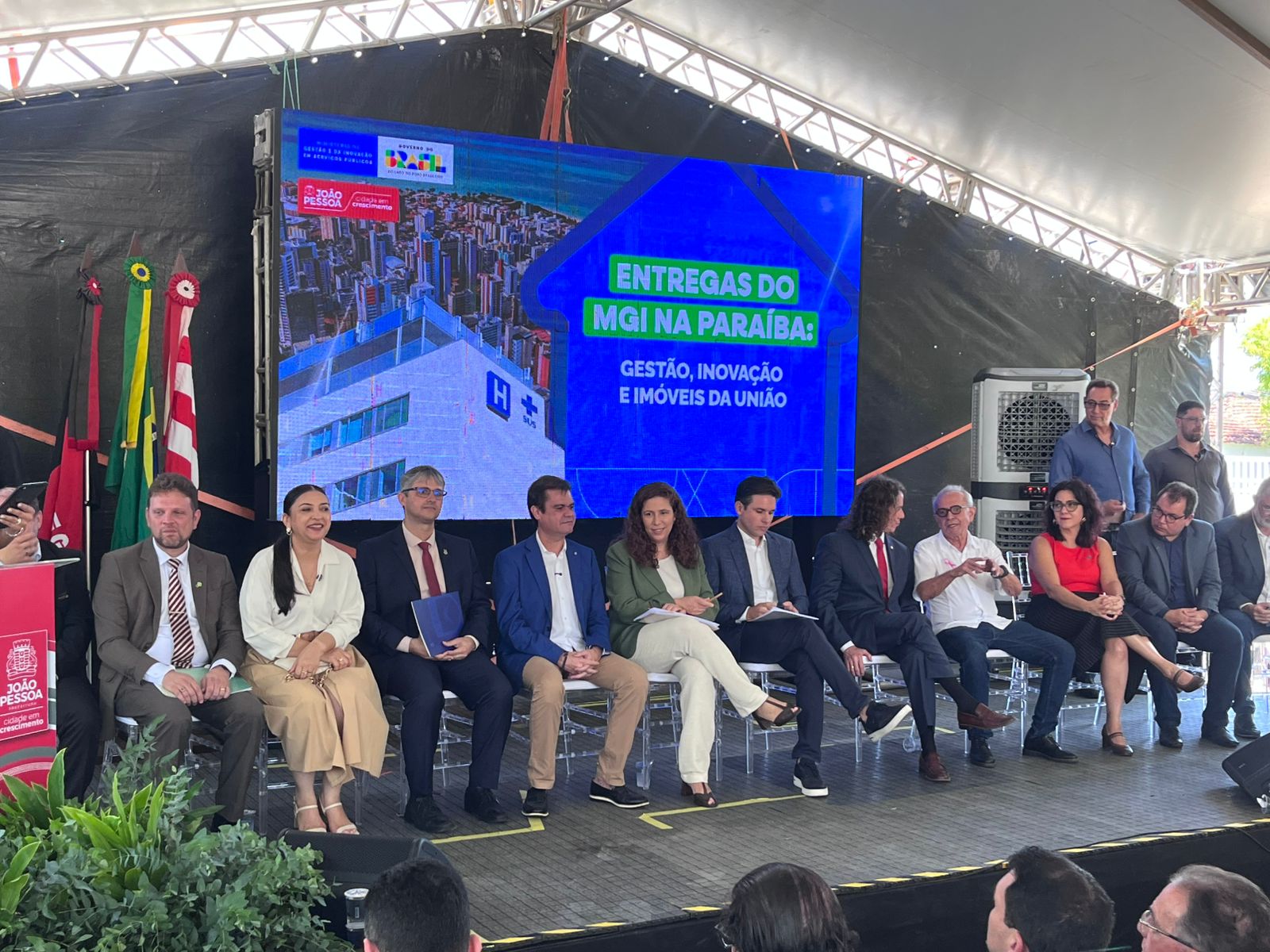 Ao lado de Cícero, Veneziano recepciona ministra da Gestão e inovação em João Pessoa para celebrar convênios que beneficiam instituições da Paraíba