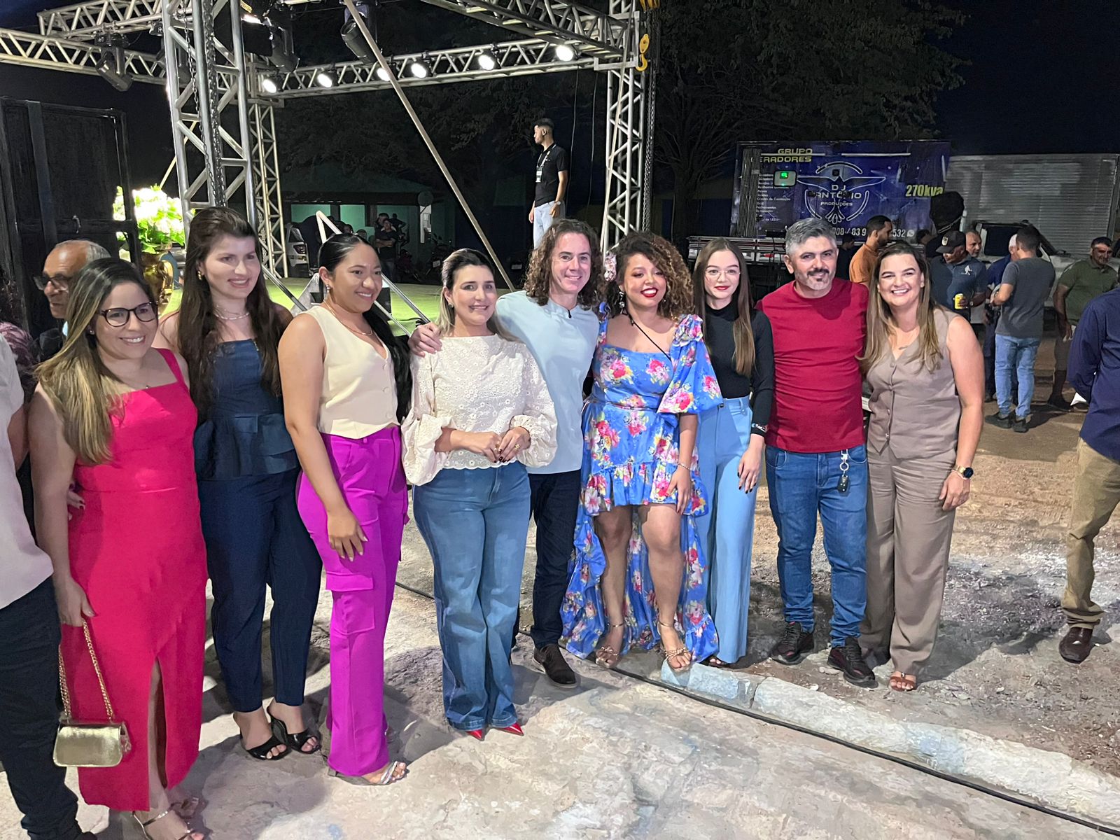 Veneziano participa de entrega de obras em Poço José de Moura e recebe reafirmação de apoio de prefeitos à sua reeleição