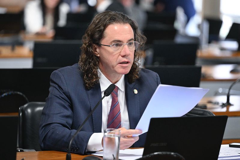 Senado aprova Relatório de Veneziano a projeto que proíbe cobrança de bagagem de mão de até 10 kg em voos comerciais