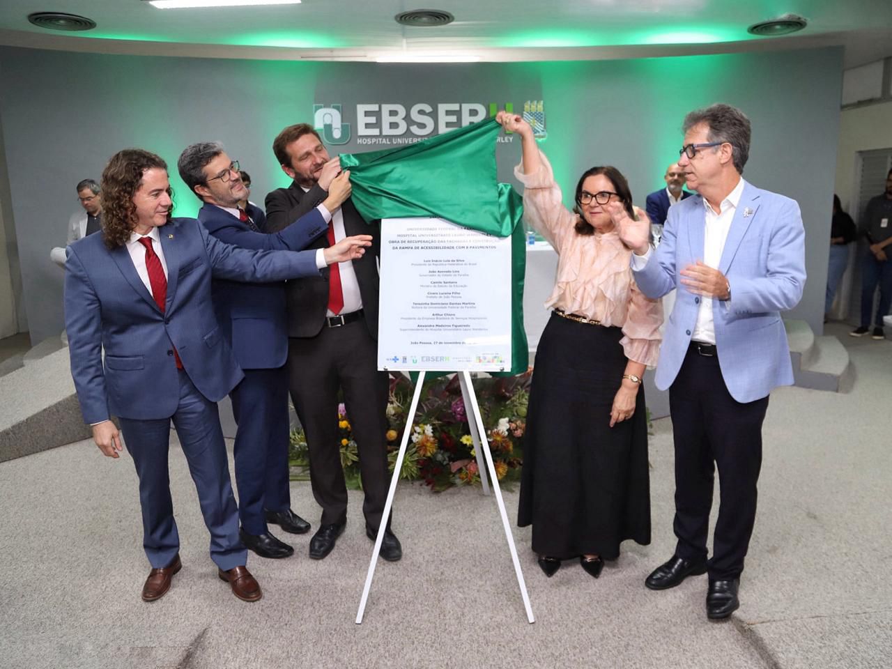 Ao celebrar 45 anos, HU de João Pessoa homenageia Veneziano e Nilda Gondim pelos recursos destinados à instituição