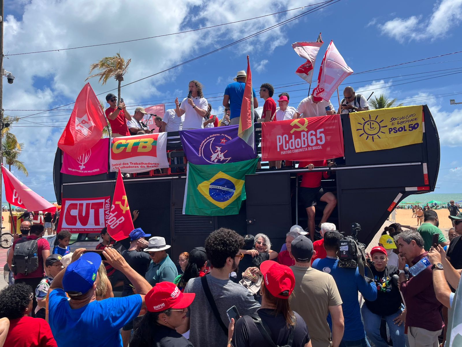 Veneziano participa de ato em João Pessoa contra o projeto da dosimetria e reafirma sua posição contrária à iniciativa