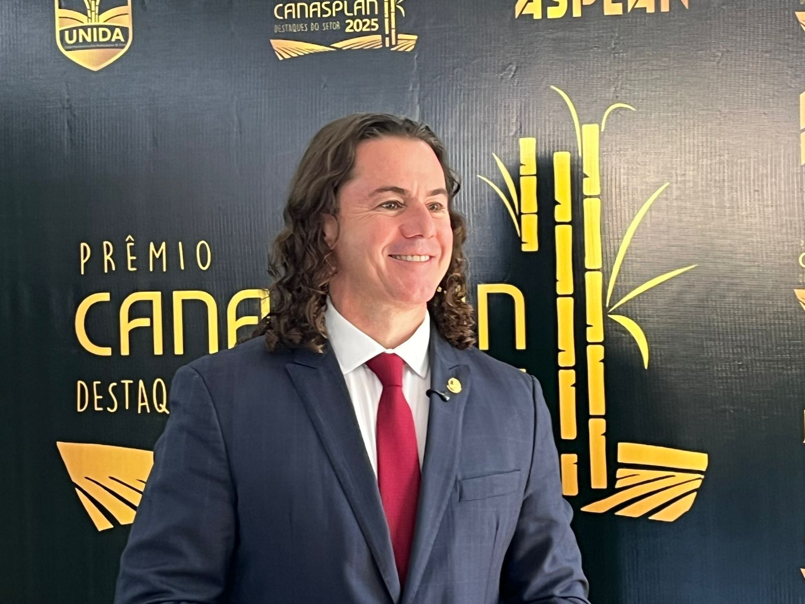 Veneziano cresce 12 pontos e chega a 59,5% das intenções de voto pra Senador em Campina Grande, diz pesquisa Data Quatyt