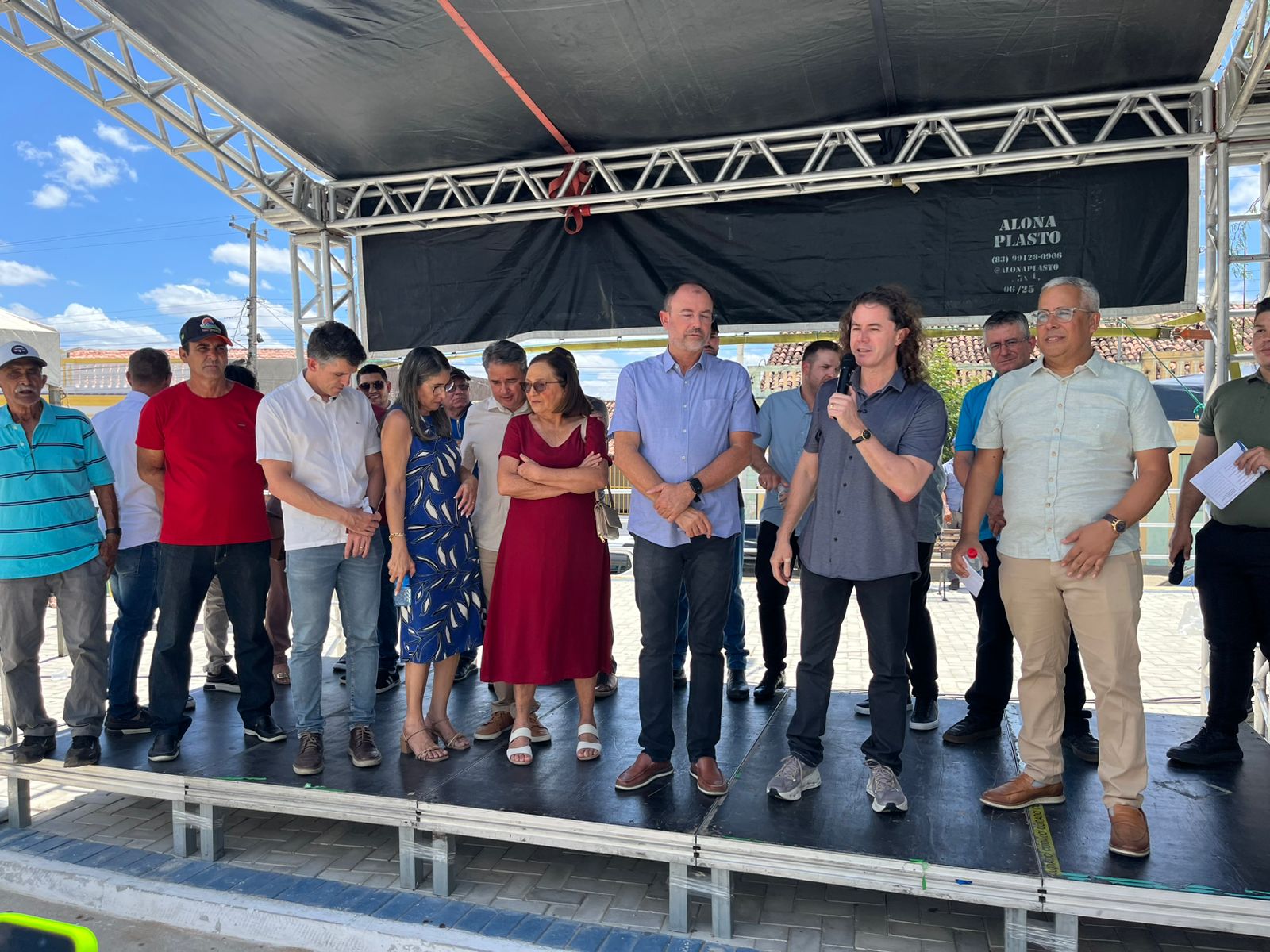 Prefeito de São João do Cariri entrega R$ 2 milhões em veículos à população e agradece a Veneziano destinação de recursos