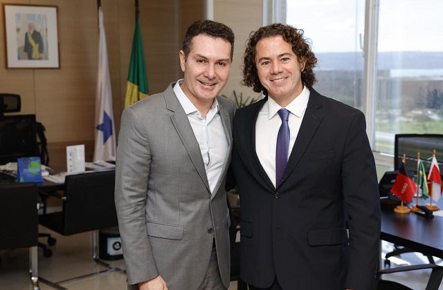 Ministro das Cidades Jader Filho comunica a Veneziano habilitação de Campina Grande para financiamento do VLT