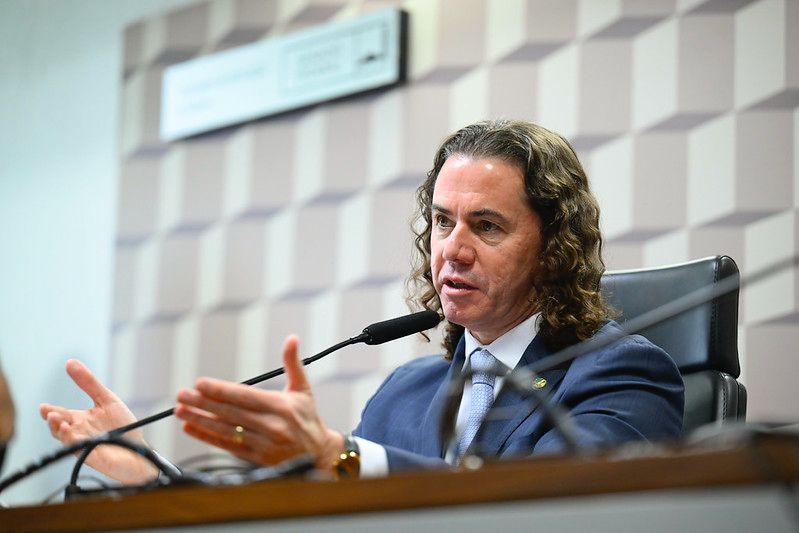 Veneziano anuncia posição favorável à PEC que propõe a jornada de trabalho 5×2, com redução para 36 horas semanais