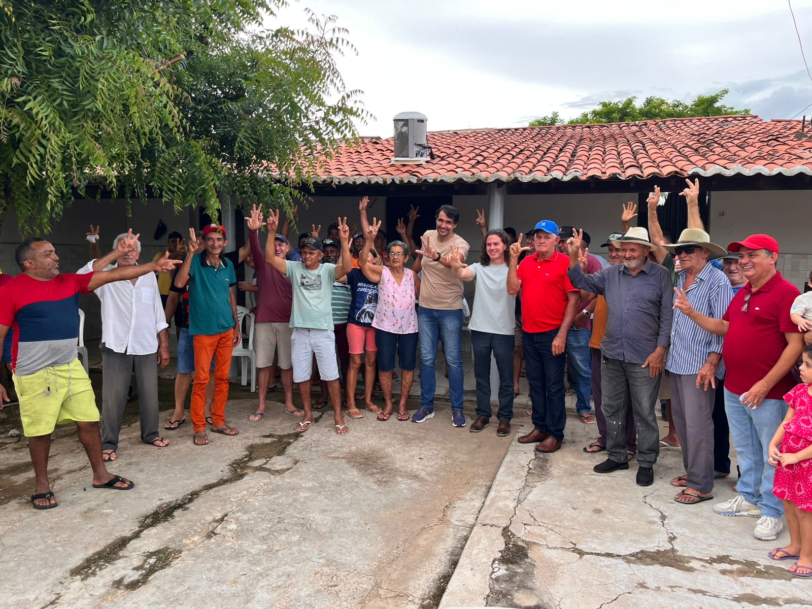 Em Sousa, Veneziano recebe apoio à reeleição de ex-prefeito e grupo de vereadores e discute ações para São Gonçalo e Perímetro Irrigado