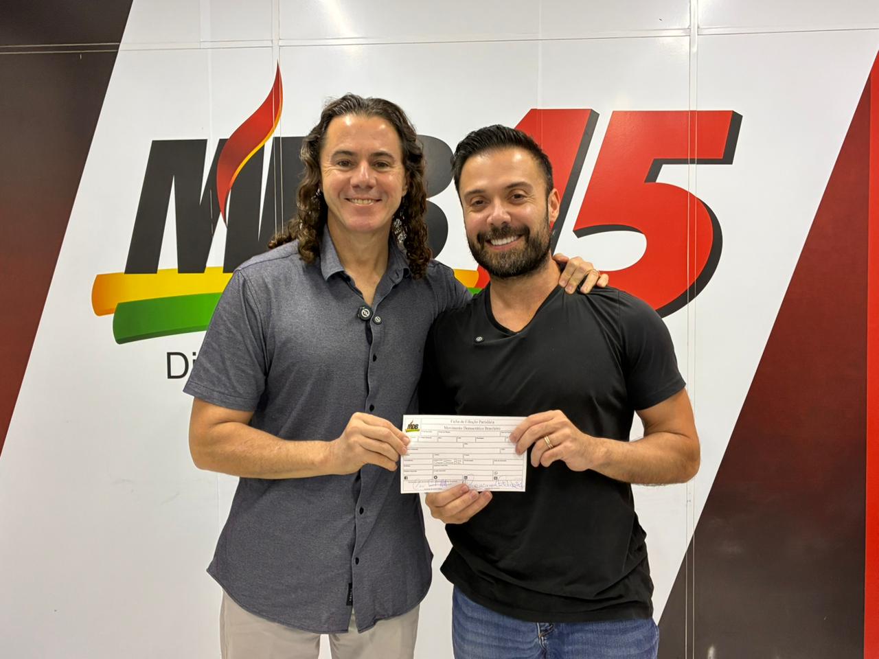 Caio Roberto se filia ao MDB e reafirma apoio às pre-candidaturas de Cícero governador e Veneziano Senador