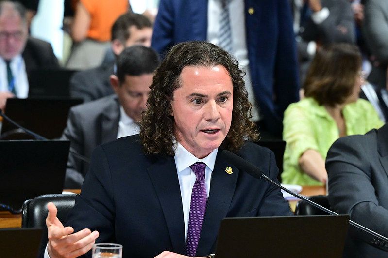 Veneziano volta a cobrar fim da escala 6×1 e defende tramitação “com a celeridade que atenda ao clamor da população”