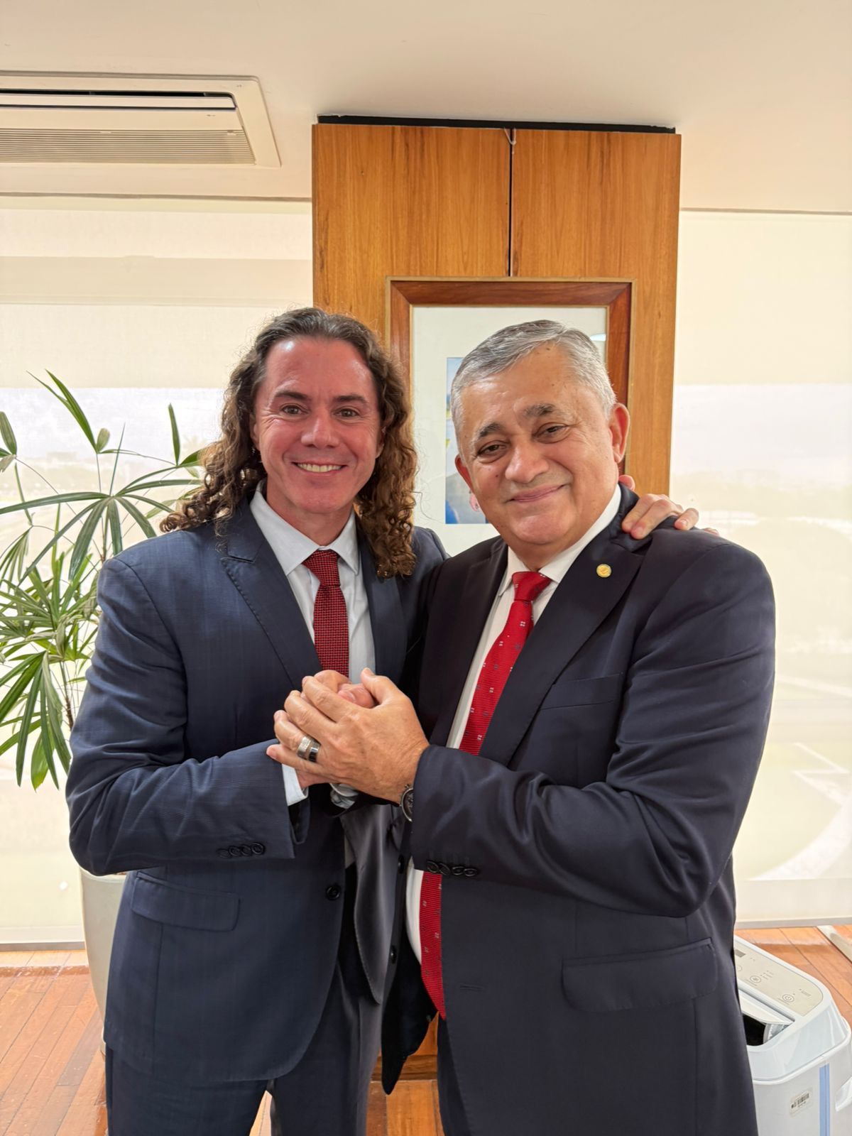 Veneziano cumpre agenda ministerial em Brasília e tata de ações em favor dos municípios paraibanos