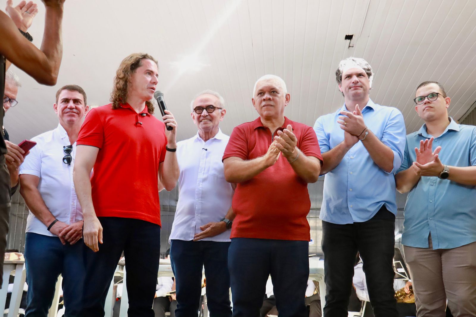 Ao lado de Cícero e Leo Bezerra, Veneziano prestigia os 43 anos do bairro de Mangabeira, em João Pessoa