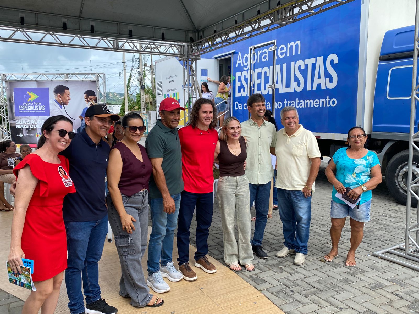 Carreta do programa “Agora tem Especialistas” conseguida por Veneziano atende população de Piancó e região