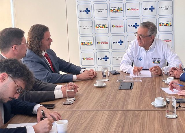 Veneziano consegue 75 micro-ônibus e vans para transporte de pacientes em tratamentos de saúde