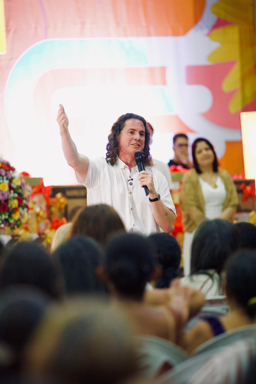 Veneziano homenageia as mães de Pirpirituba durante festa organizada pelo prefeito Danilo