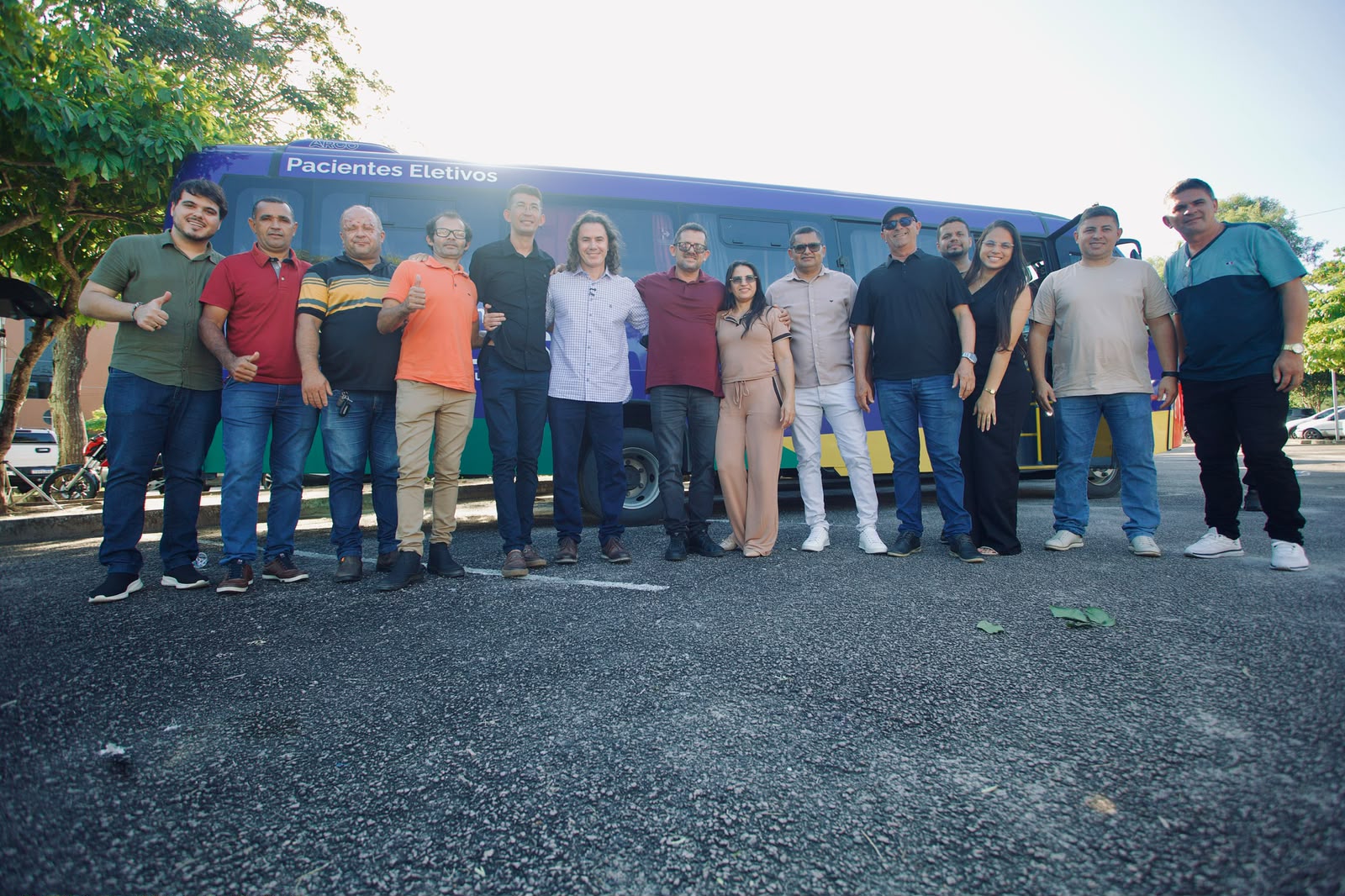 Ministério da Saúde entrega microônibus, vans e ambulâncias a cidades da Paraíba e prefeitos agradecem interlocução de Veneziano
