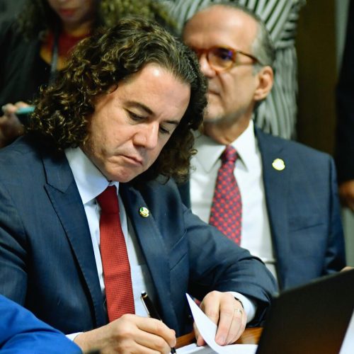 PEC de Veneziano que inclui guardas municipais e agentes de trânsito na segurança pública inicia rito de aprovação