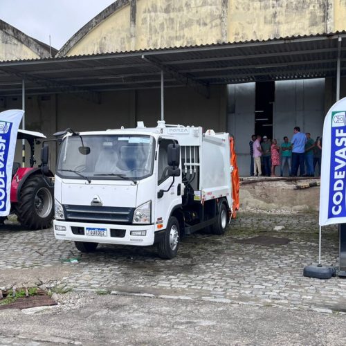 Veneziano entrega mais um conjunto de máquinas e beneficia Barra de Santa Rosa, Parari e Ibiara, em parceria com a Codevasf