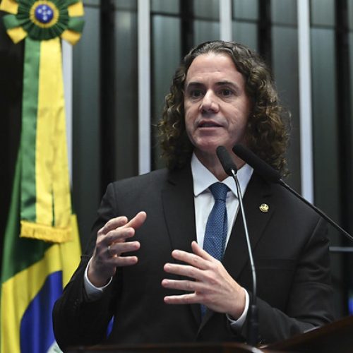 Veneziano recebe comenda ‘Parlamentar amigo do ACS e ACE’ por sua contribuição e presidente da CONACS destaca: “Sempre nos apoiou”