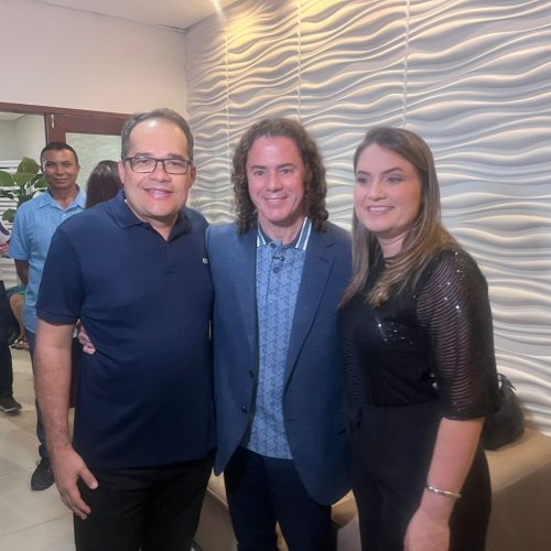 Veneziano participa da Festa da Uva em Natuba e prefeito Linsinho reafirma compromissos com o Senador