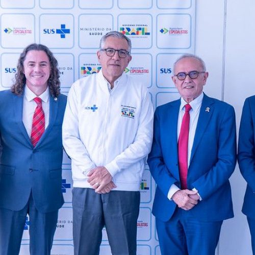Cícero e Veneziano confirmam com Ministro da Saúde Alexandre Padilha implantação de Hospital Oncológico em João Pessoa