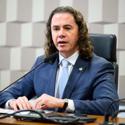 Veneziano assina requerimento de criação de CPI para investigar o escândalo financeiro do Banco Master