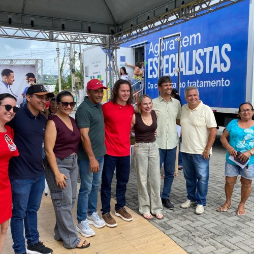 Carreta do programa “Agora tem Especialistas” conseguida por Veneziano atende população de Piancó e região