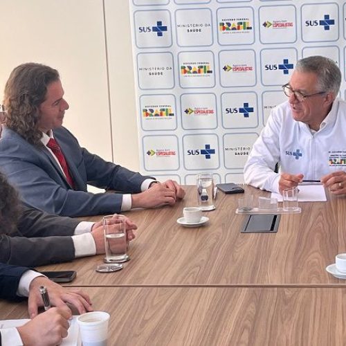 Veneziano consegue 75 micro-ônibus e vans para transporte de pacientes em tratamentos de saúde