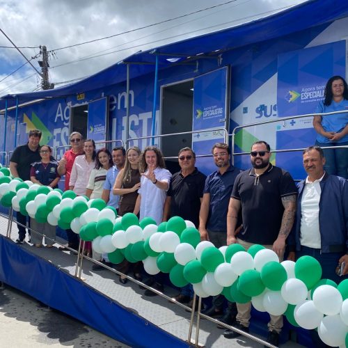 Veneziano dá início a atendimentos da carreta Agora tem Especialistas que ele articulou para Queimadas e anuncia nova conquista