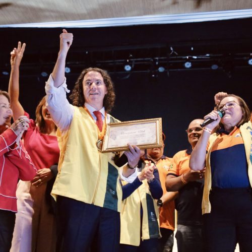 Veneziano recebe comenda ‘Parlamentar amigo do ACS e ACE’ por sua contribuição e presidente da CONACS destaca: “Sempre nos apoiou”