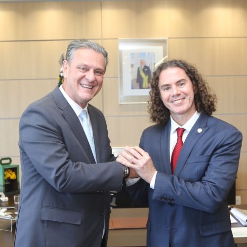 Em audiência com o Ministro da Agricultura e Pecuária, Veneziano encaminha solicitações de investimentos em cidades da Paraíba