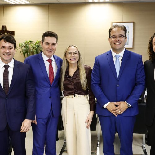Veneziano apresenta demandas de cidades paraibanas durante audiência com o Ministro das Cidades, Jader Filho