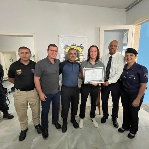 Guarda de Campina Grande e Sindicato das Guardas da Paraíba homenageiam Veneziano pela aprovação da PEC de sua autoria que beneficia a categoria
