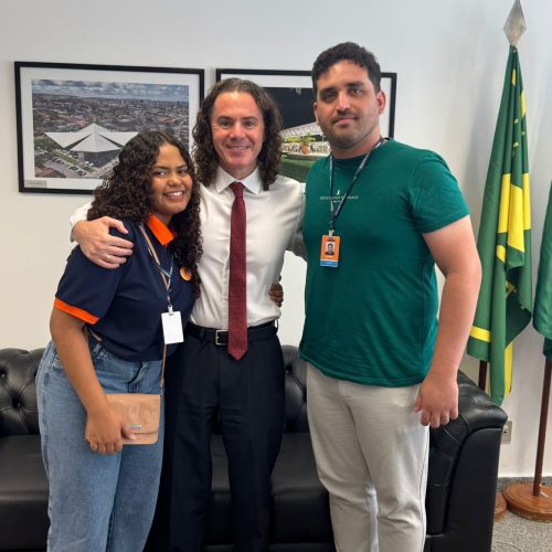 Veneziano recebe ‘Jovem Senadora’ paraibana e ressalta a importância de concurso que “elege” representantes de todos os estados
