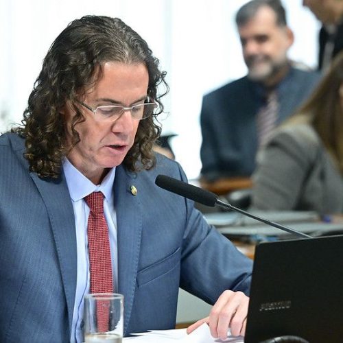 Projeto de Veneziano já aprovado no Senado, que notifica casos de câncer para ampliar ações de saúde pública, avança na Câmara