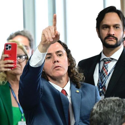 Com voto de Veneziano, CCJ do Senado rejeita PEC da Blindagem: “é o nosso compromisso com a seriedade”