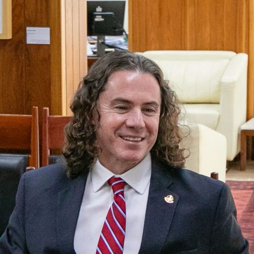 Projeto de Veneziano que concede aposentadoria especial a ACSs e ACEs avança no Senado com aprovação em mais uma comissão