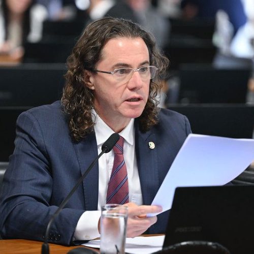 Senado aprova Relatório de Veneziano a projeto que proíbe cobrança de bagagem de mão de até 10 kg em voos comerciais