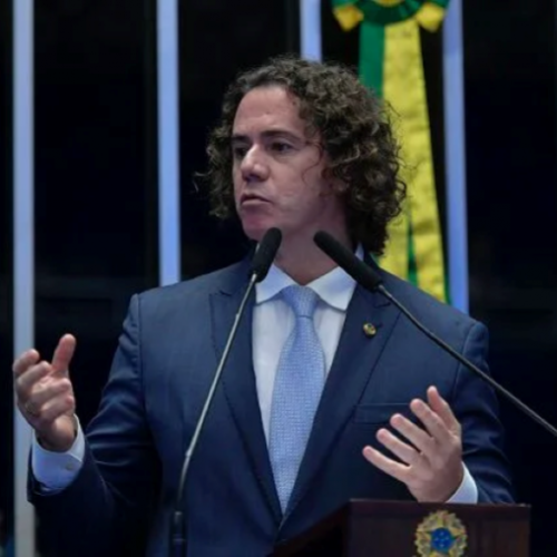 Proposta de Veneziano que restitui imposto pago por turistas no Brasil é incluída no texto-base da Reforma Tributária aprovada na Câmara