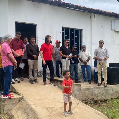 Veneziano participa de evento do Dia do Trabalhador e debate propostas para assentamentos do sertão paraibano