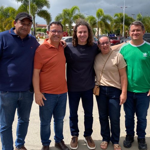 Veneziano visita feira de Barra de São Miguel, que recebe carro-pipa, equipamentos agrícolas e ambulância do SAMU
